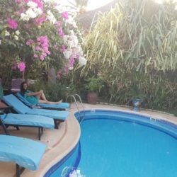 yogavakantie Senegal tuin met zwembad